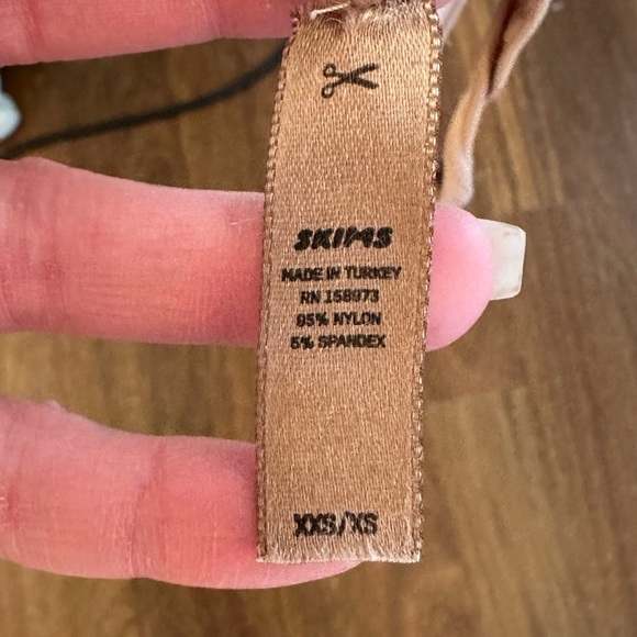 Skims Essential Long Sleeve Scoop Neck Bodysuit size XXS/XS - Picture 4 of 4